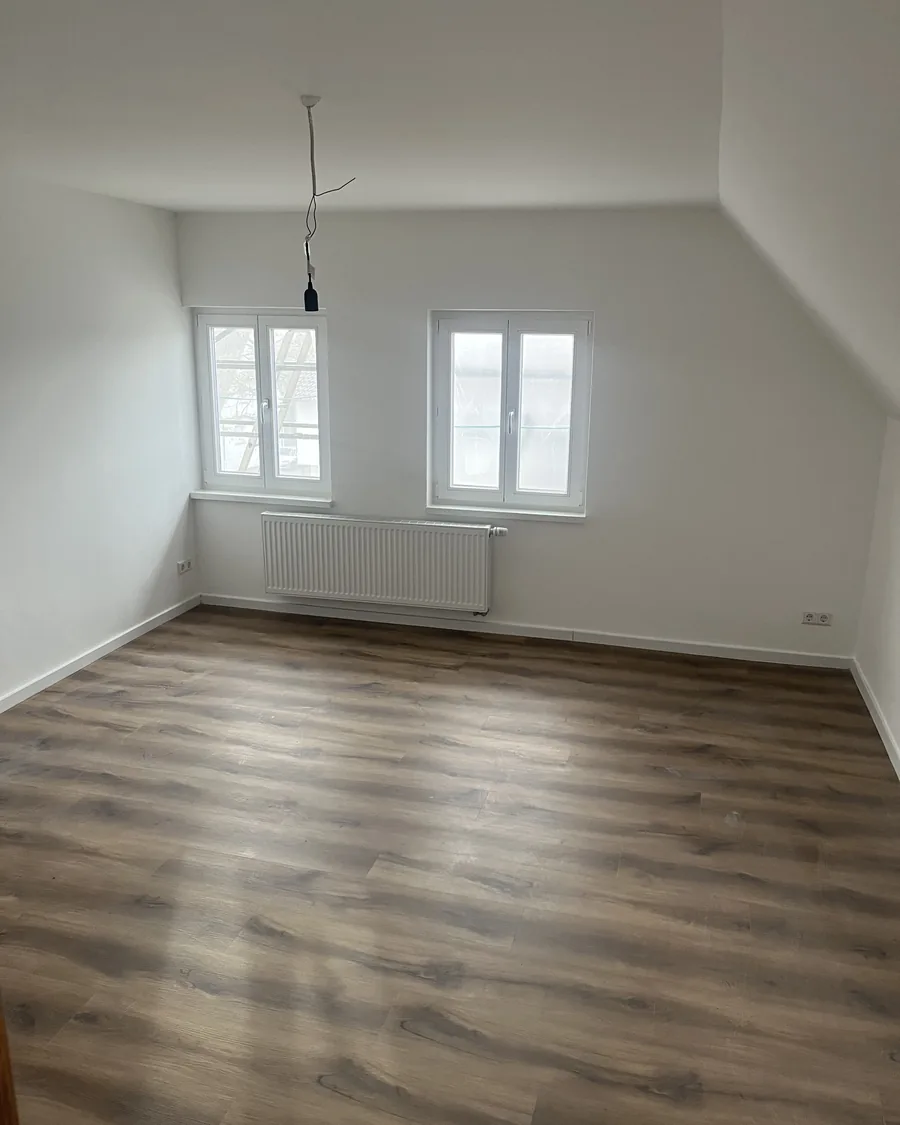 Geräumtes, frisch hergerichtetes Zimmer