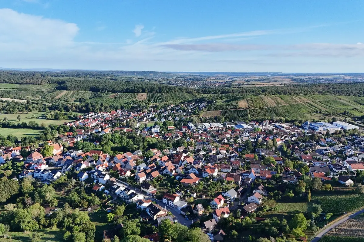 Luftaufnahme von Neckarsulm mit Weinbergen