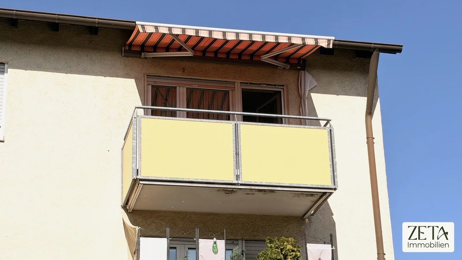 Balkon mit Markise