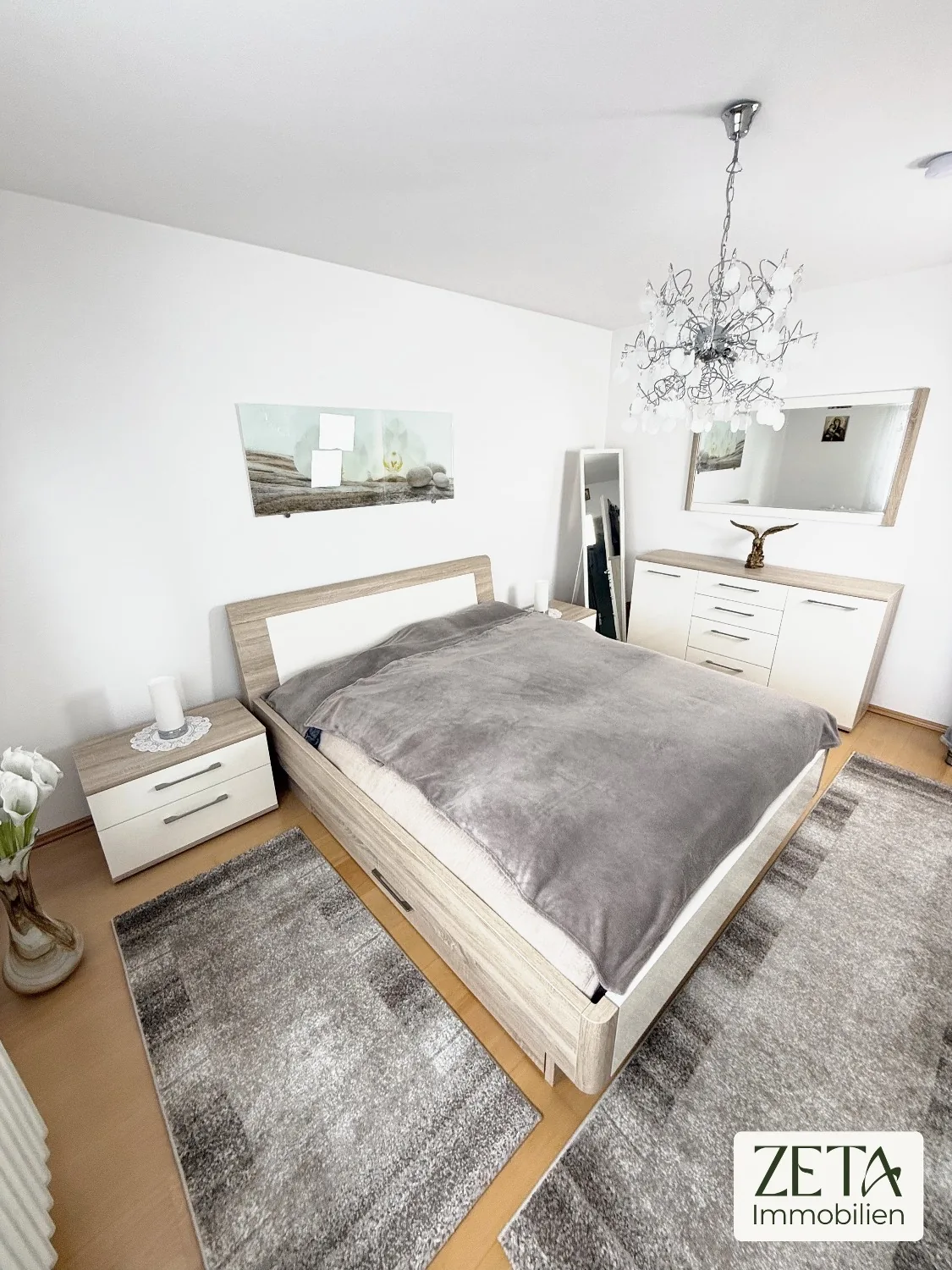 Schlafzimmer mit Kommode