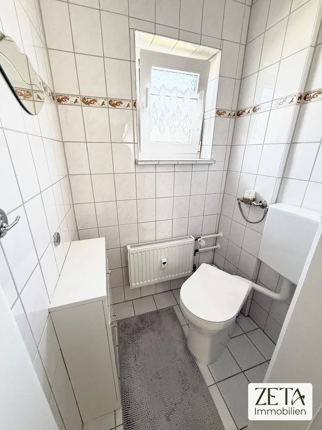 Separates WC mit Fenster