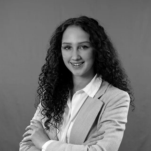 Emma Hippert, Immobilienmaklerin
